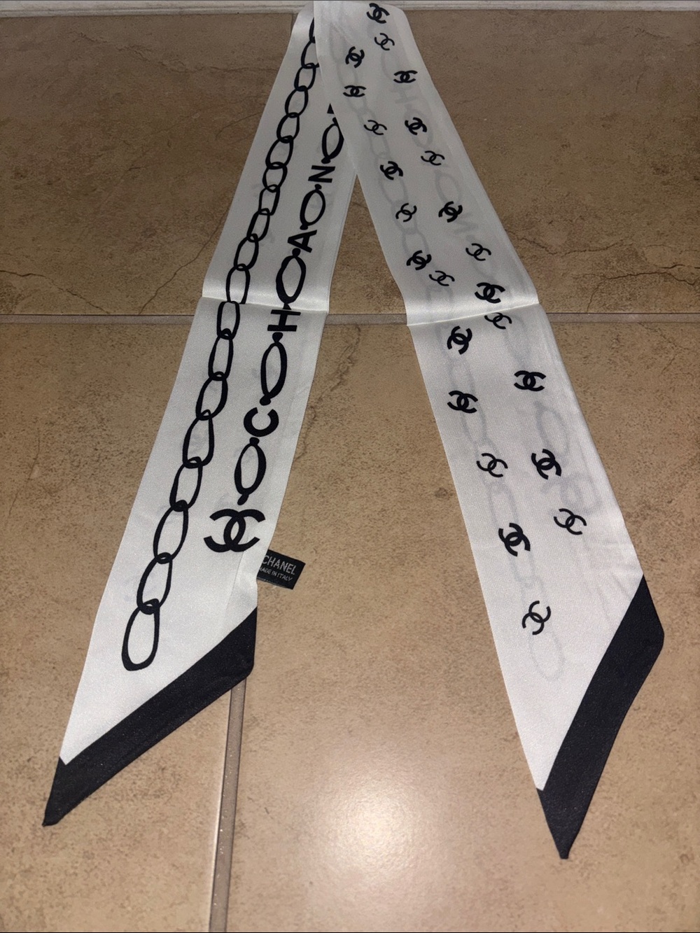 Black & White Logo Chain Silk Scarf Ribbon - Picture 2 of 4